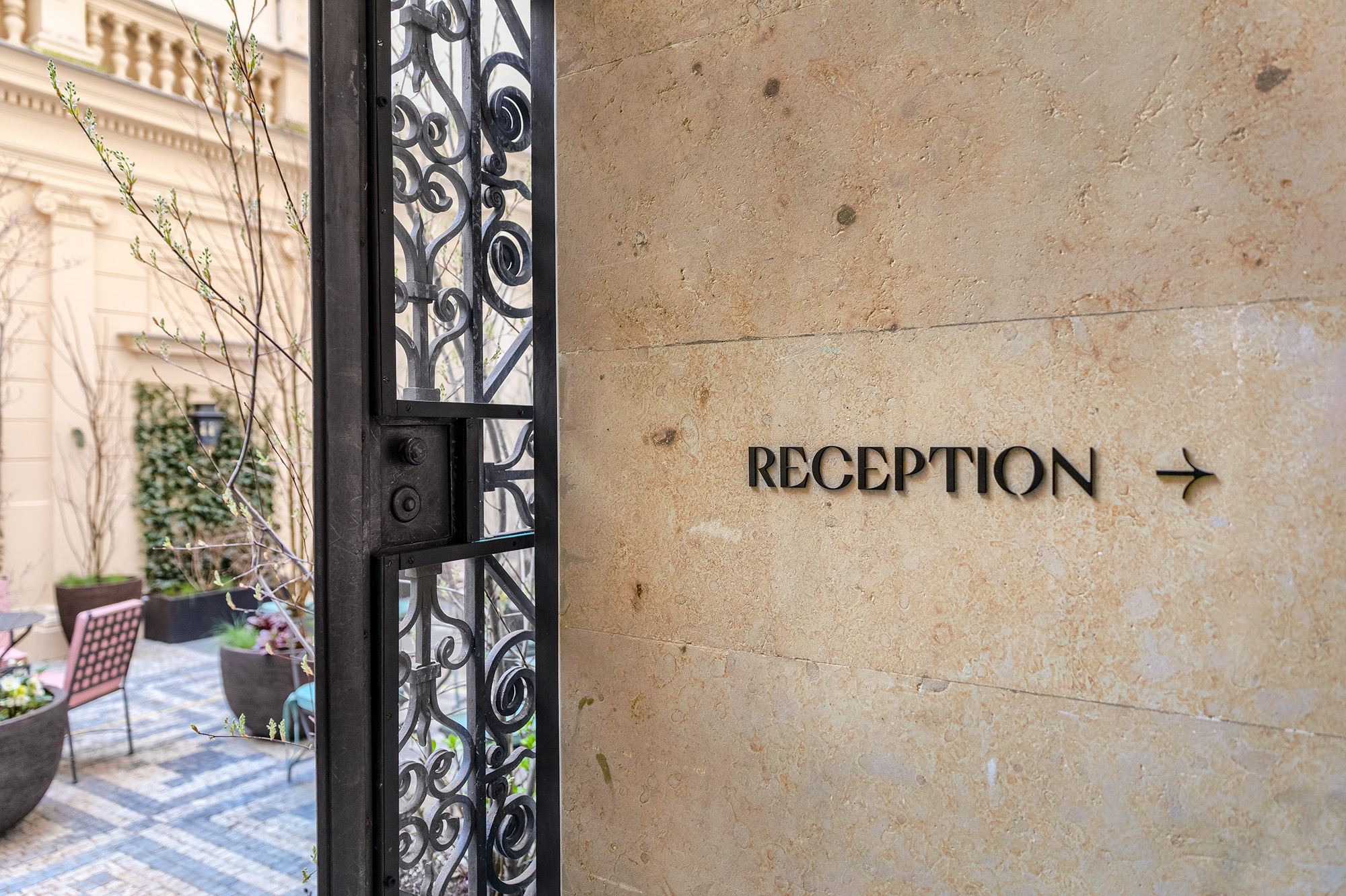 250513_Hotel-Sir-Signage-06